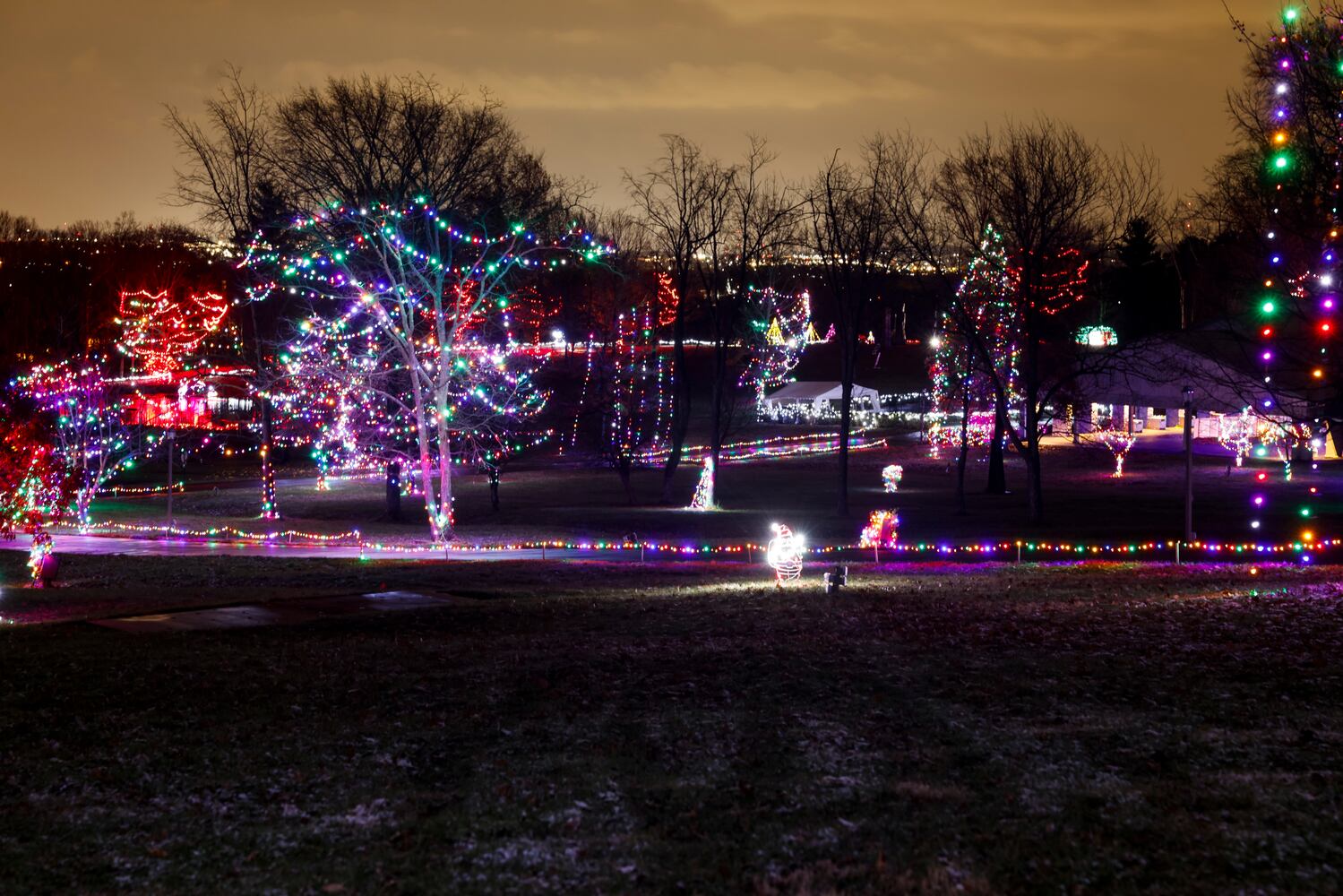 111622 Pyramid Hill lights