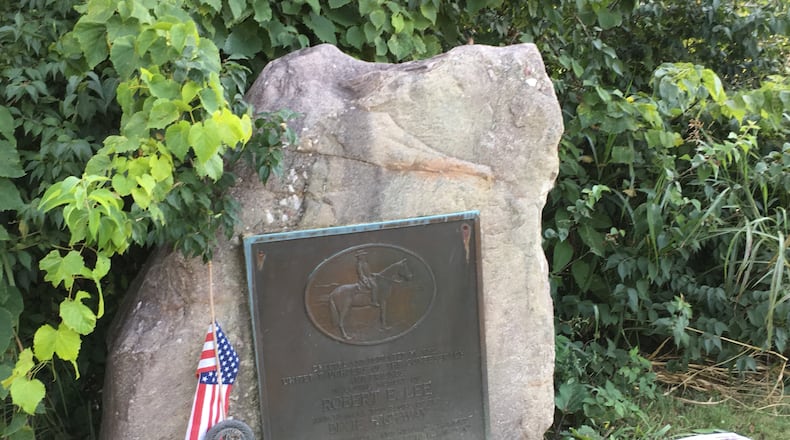 A 90-year-old marker in remembrance of Confederate Gen. Robert E. Lee and the Dixie Highway in Franklin. ED RICHTER/STAFF