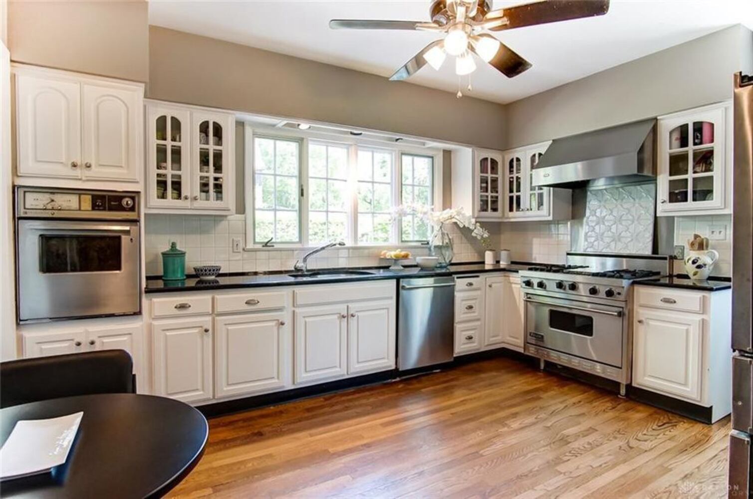 PHOTOS: Luxury Oakwood colonial home on market