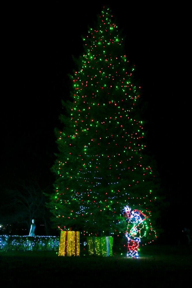 111920 Journey Borealis at Pyramid Hill drive-thru holiday light display