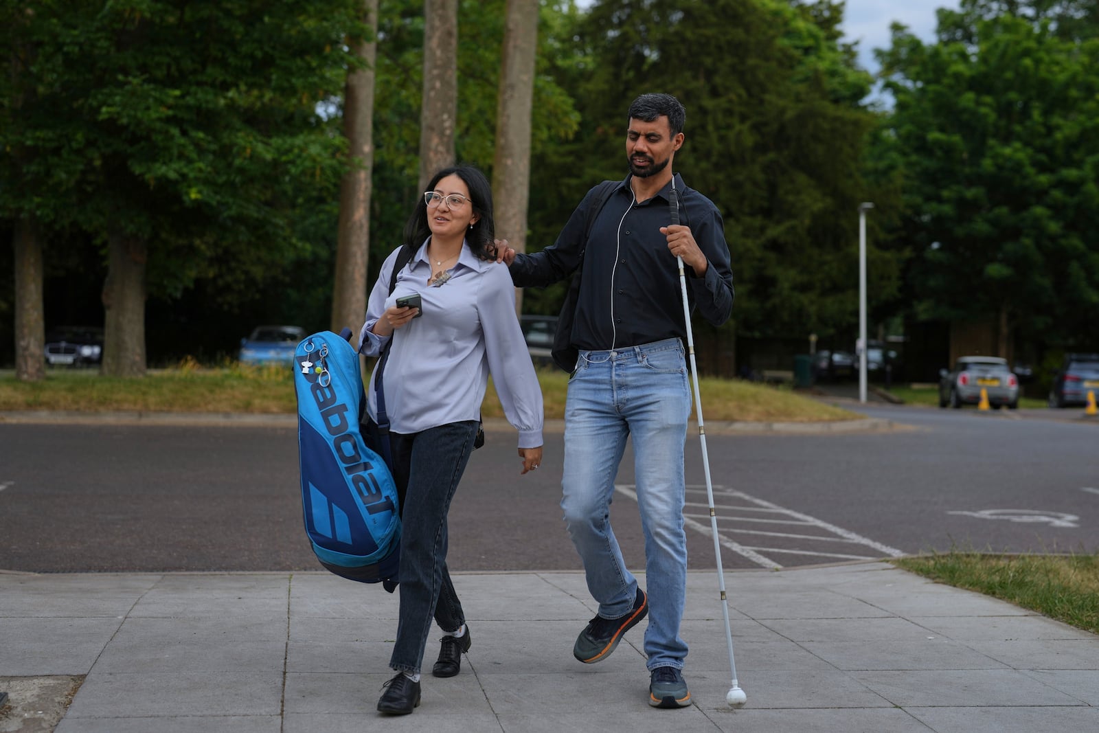 Blind tennis champion Naqi Rizvi and his wife Zara attend a visually impaired tennis training session in London, Tuesday, May 20, 2025. (AP Photo/Kin Cheung)
