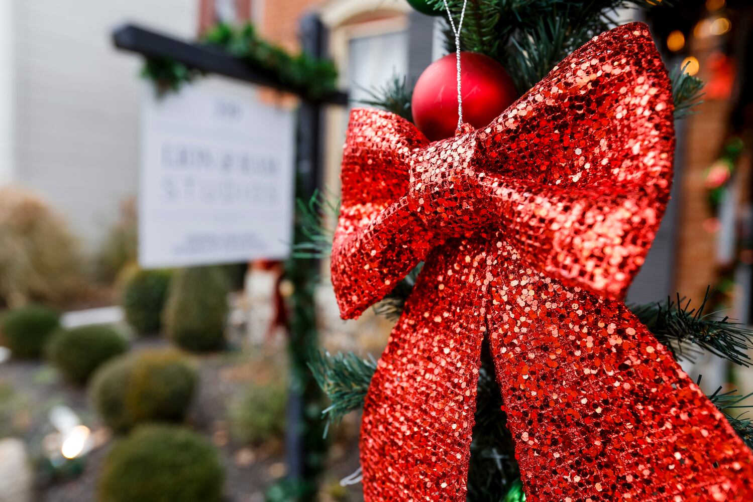 120521 German Village Christmas Walk