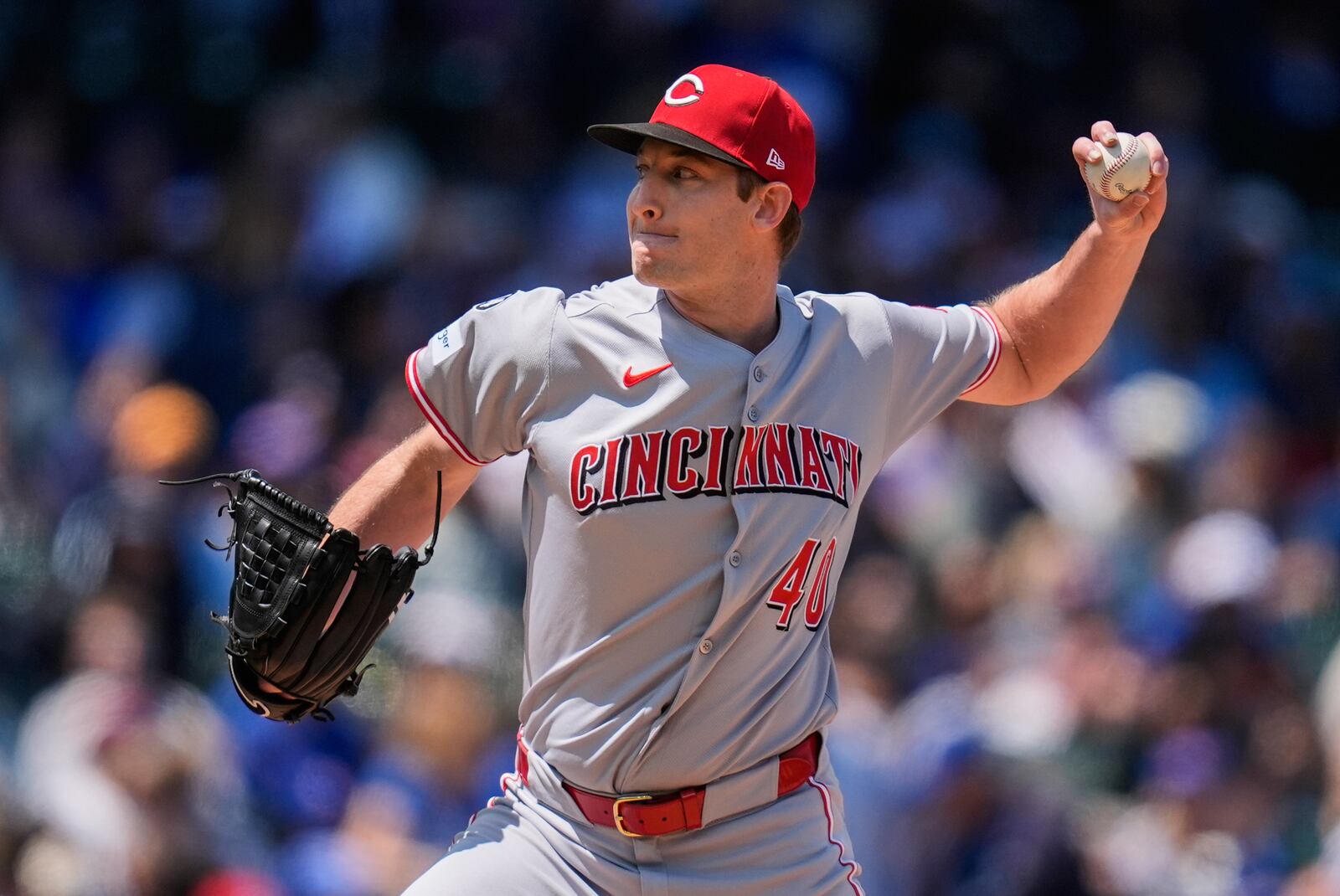 Cincinnati Reds starting pitcher Nick Lodolo (40) throws against the Chicago Cubs during the first inning of a baseball game Saturday, May 31, 2025, in Chicago. (AP Photo/Erin Hooley)