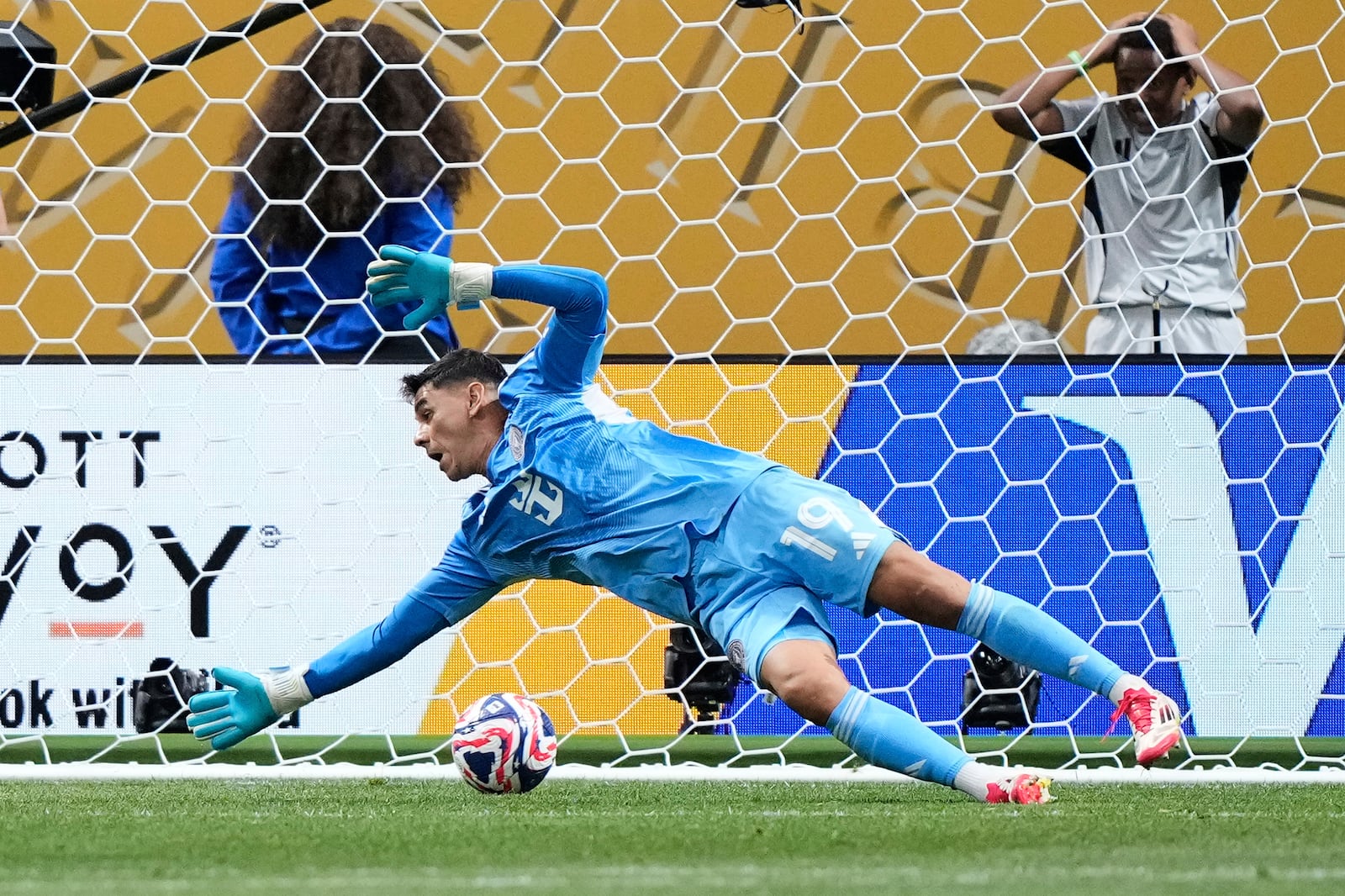 Inter Miami's Oscar Ustari allows a goal by Paris Saint-Germain's Joao Neves during the Club World Cup round of 16 soccer match between PSG and Inter Miami in Atlanta, Sunday, June 29, 2025. (AP Photo/Brynn Anderson)