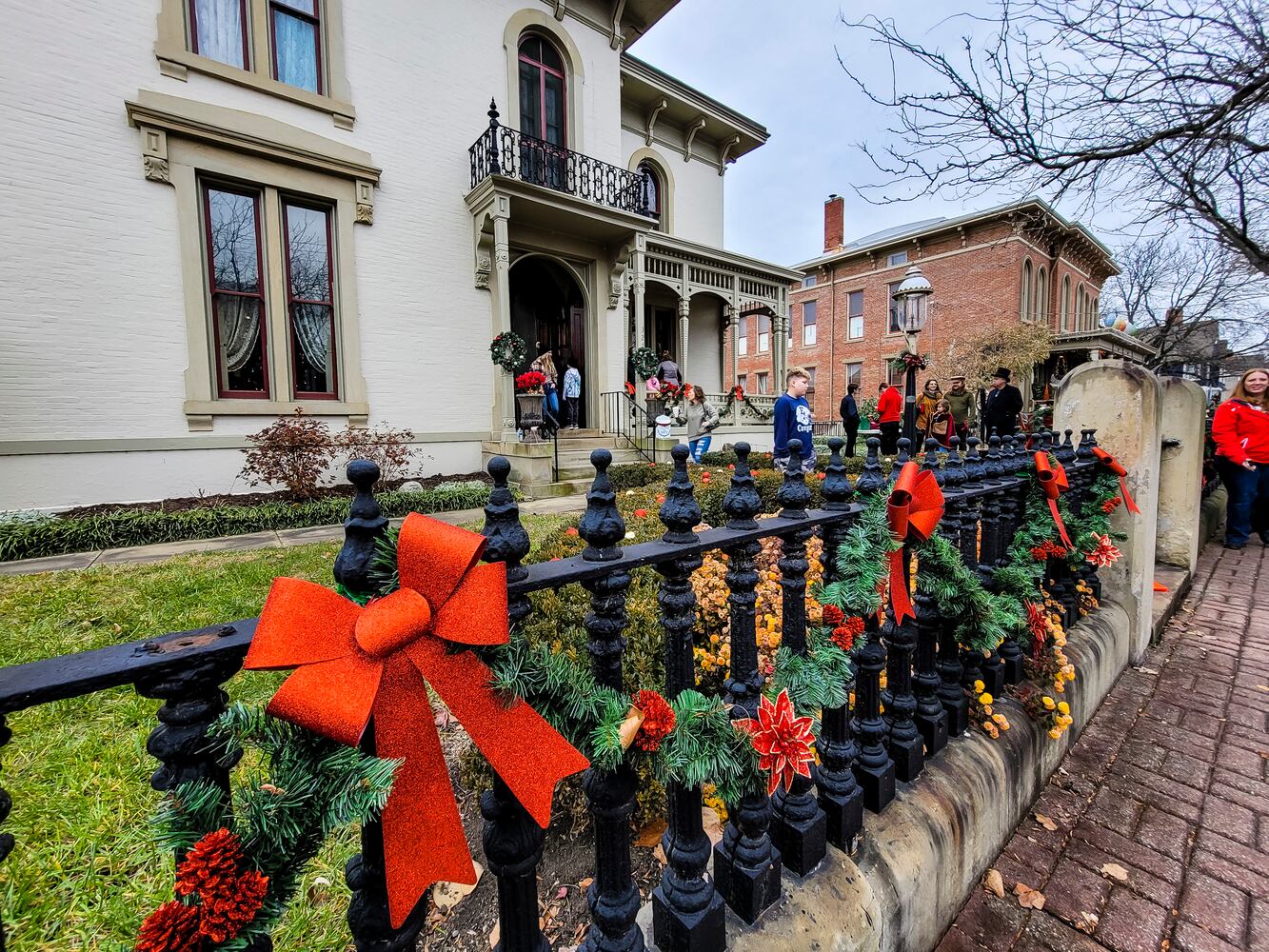120521 German Village Christmas Walk