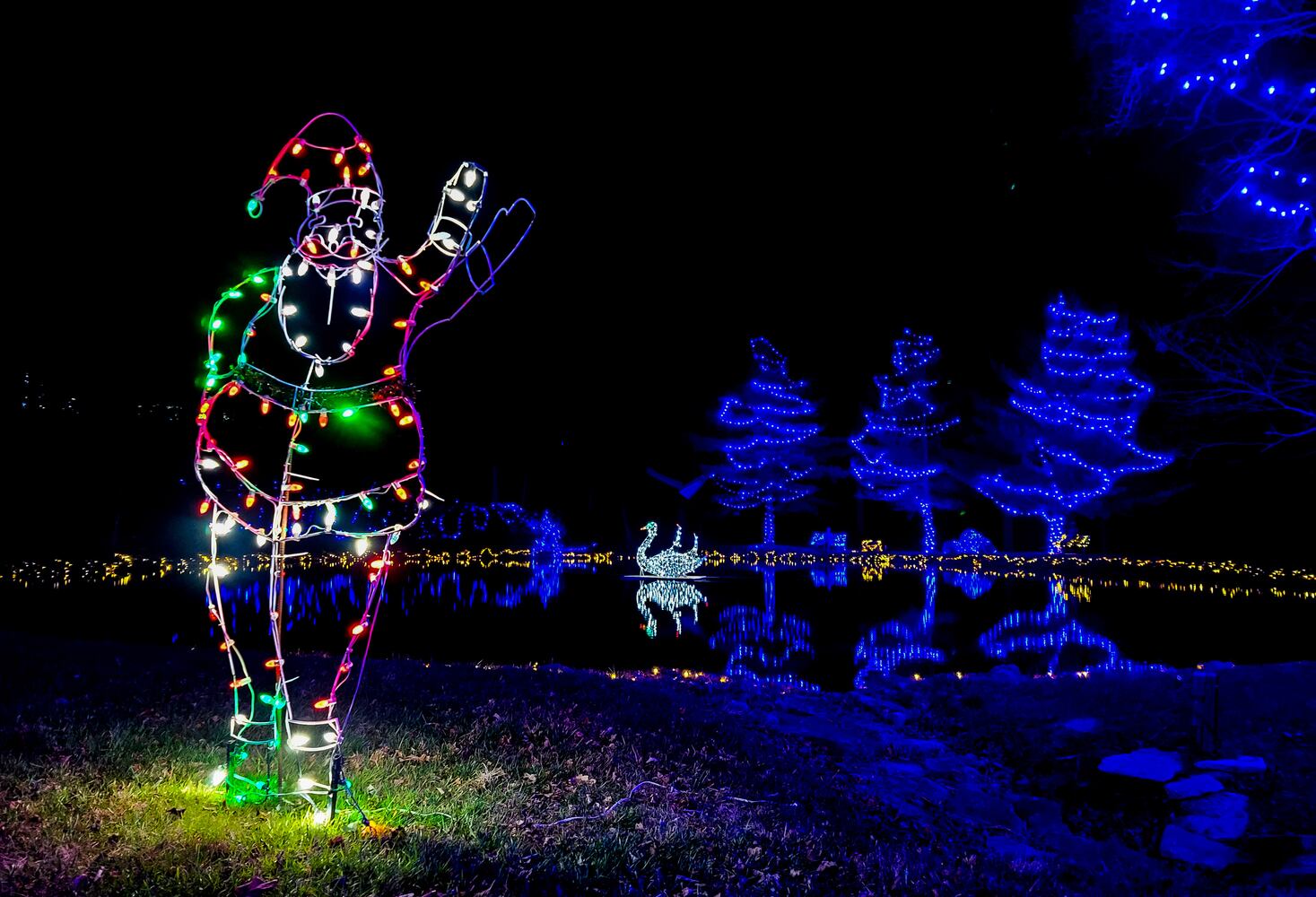 111920 Journey Borealis at Pyramid Hill drive-thru holiday light display