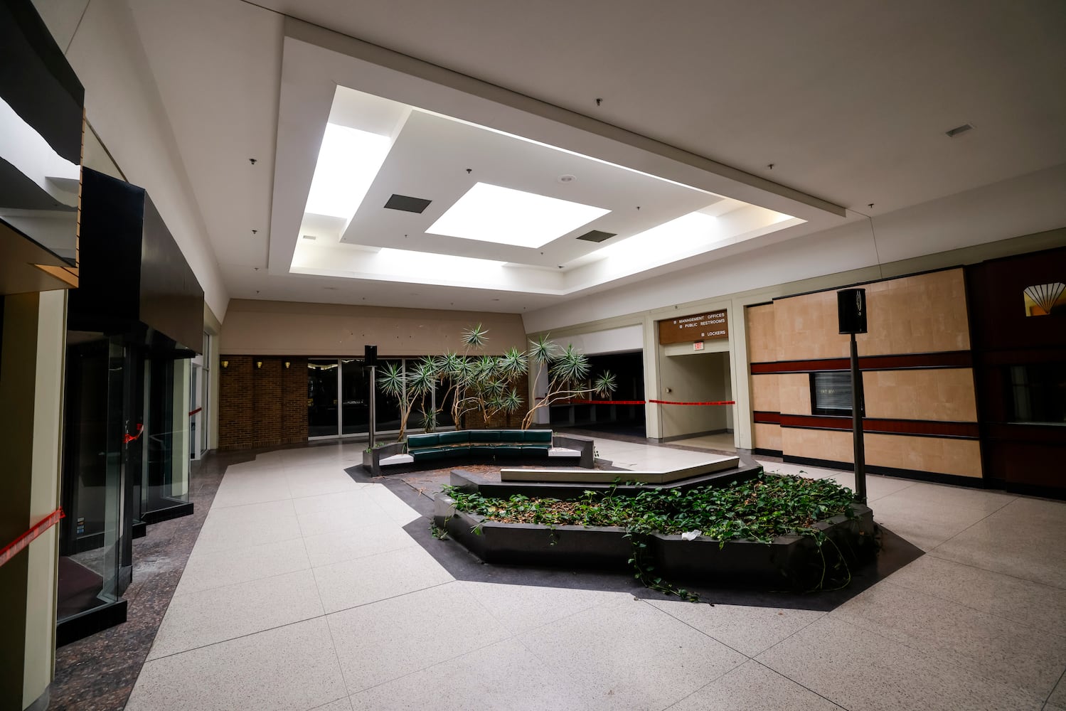 041125 Towne Mall Auction