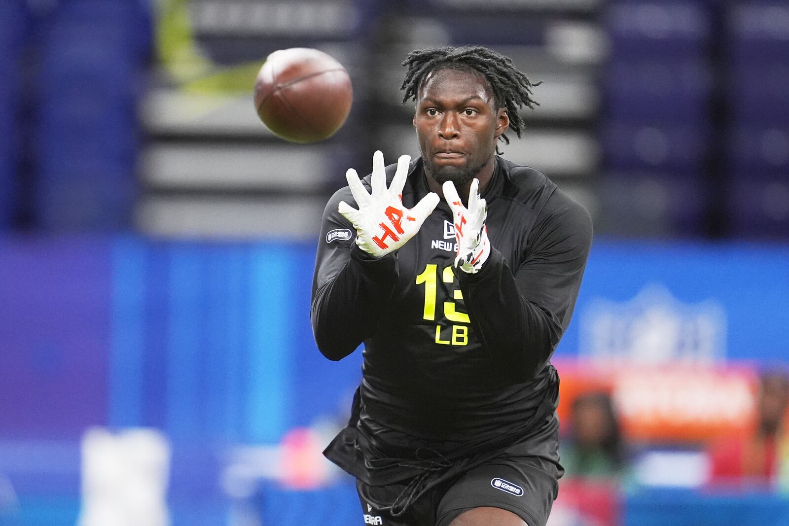 South Carolina linebacker Demetrius Knight Jr. runs a drill at the NFL football scouting combine in Indianapolis, Thursday, Feb. 27, 2025. (AP Photo/Michael Conroy)