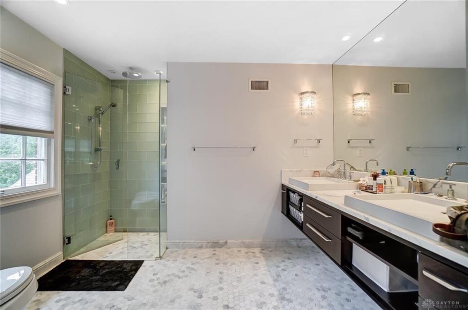 PHOTOS: Georgian Colonial in Oakwood listed for $769K