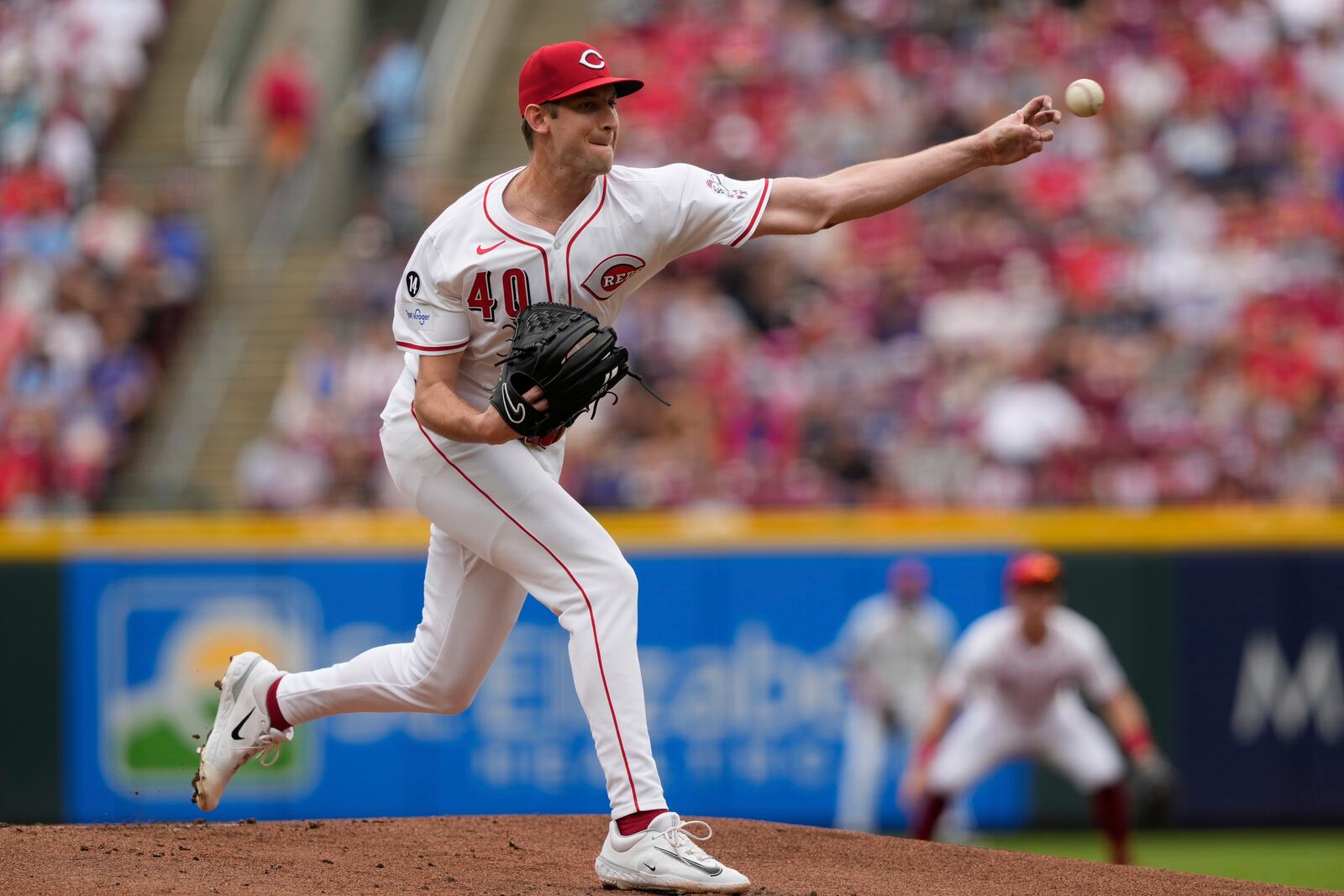 Cincinnati Reds pitcher Nick Lodolo throws in the first inning of a baseball game against the Chicago Cubs, Sunday, May 25, 2025, in Cincinnati. (AP Photo/Carolyn Kaster)