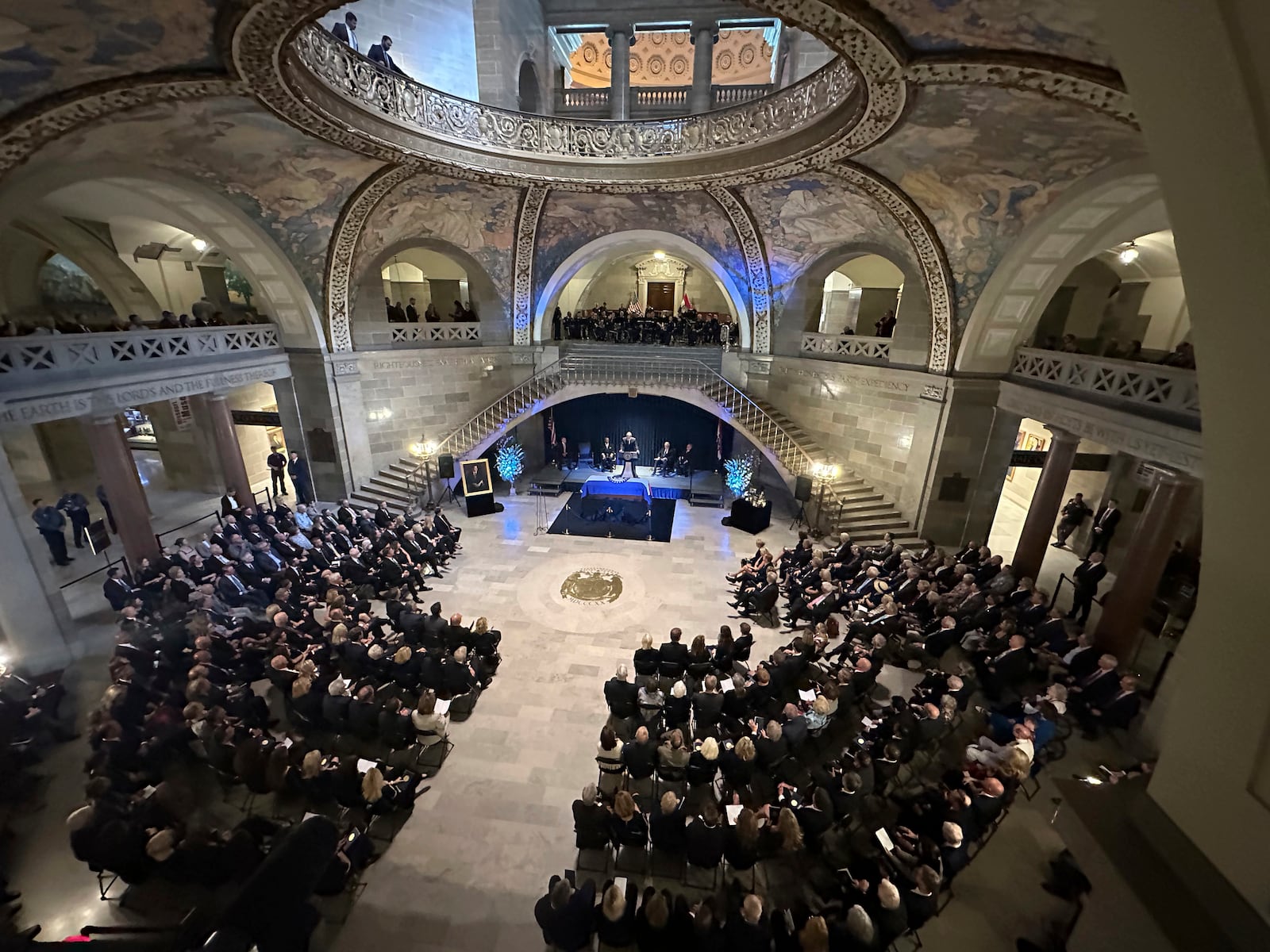 Hundreds of people gather in the Missouri Capitol Rotunda for the memorial service of former Missouri Gov. and U.S. Sen. Christoper Kit Bond on Tuesday, May 20, 2025, in Jefferson City, Mo. (AP Photo/David A. Lieb)