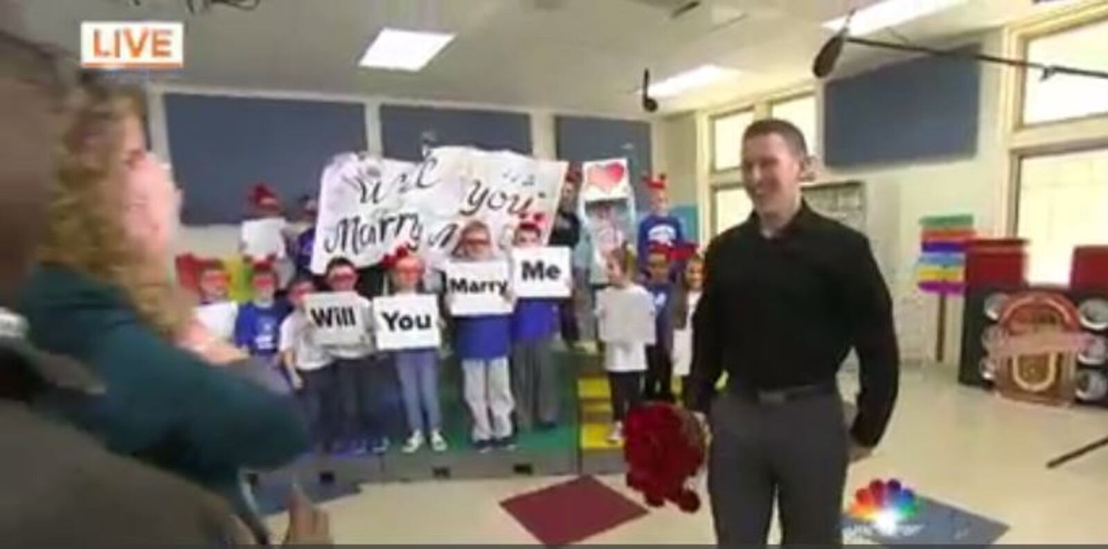 Al Roker from NBC's Today visited 
Cherry Hill Primary School in Washington Courthouse to help Christopher Vestal of Wilmington proposal to his girlfriend Kimberly Gepfrey.