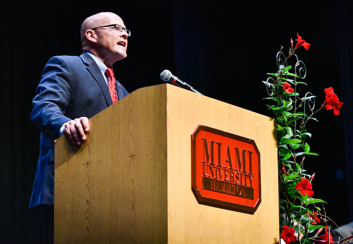 Nearly 100 people become U.S. citizens at naturalization ceremony at Miami Hamilton