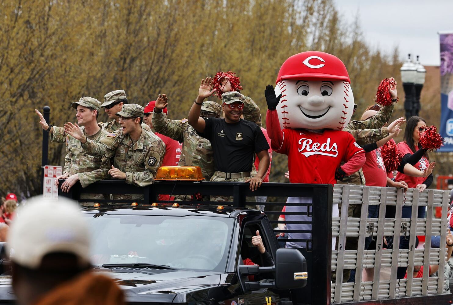 041222 Reds parade