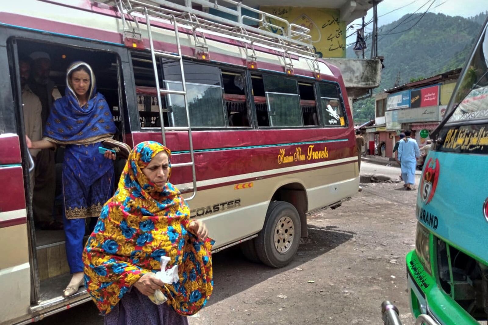 Local residents depart a passenger bus upon their arrival at a bus terminal, day after the ceasefire between Indian and Pakistan was announced, in Chakothi, near Line of Control, some 61 kilometres (38 miles) from Muzaffarabad, the capital of Pakistan controlled Kashmir, Sunday, May 11, 2025. (AP Photo/Roshan Mughal)