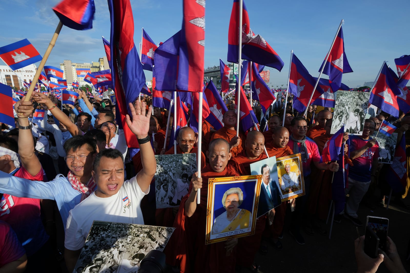 People participate in a government-organized unity parade in support of Cambodian frontline forces guarding the territory and sovereignty of the country in Phnom Penh Cambodia, Wednesday, June 18, 2025. (AP Photo/Heng Sinith)