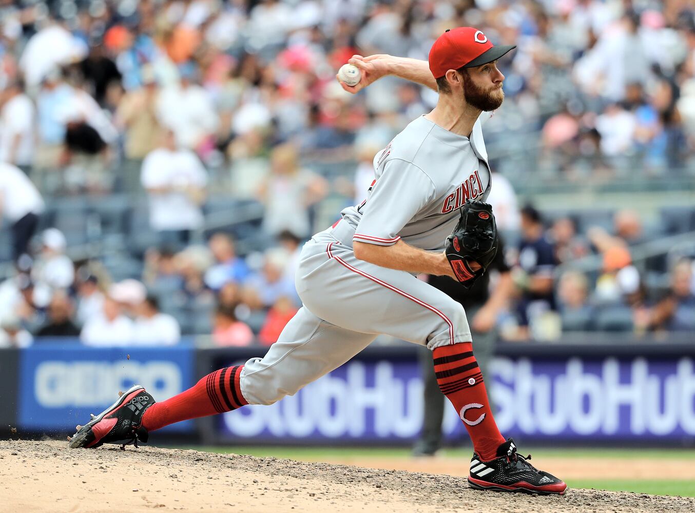 Reds fall to Yankees