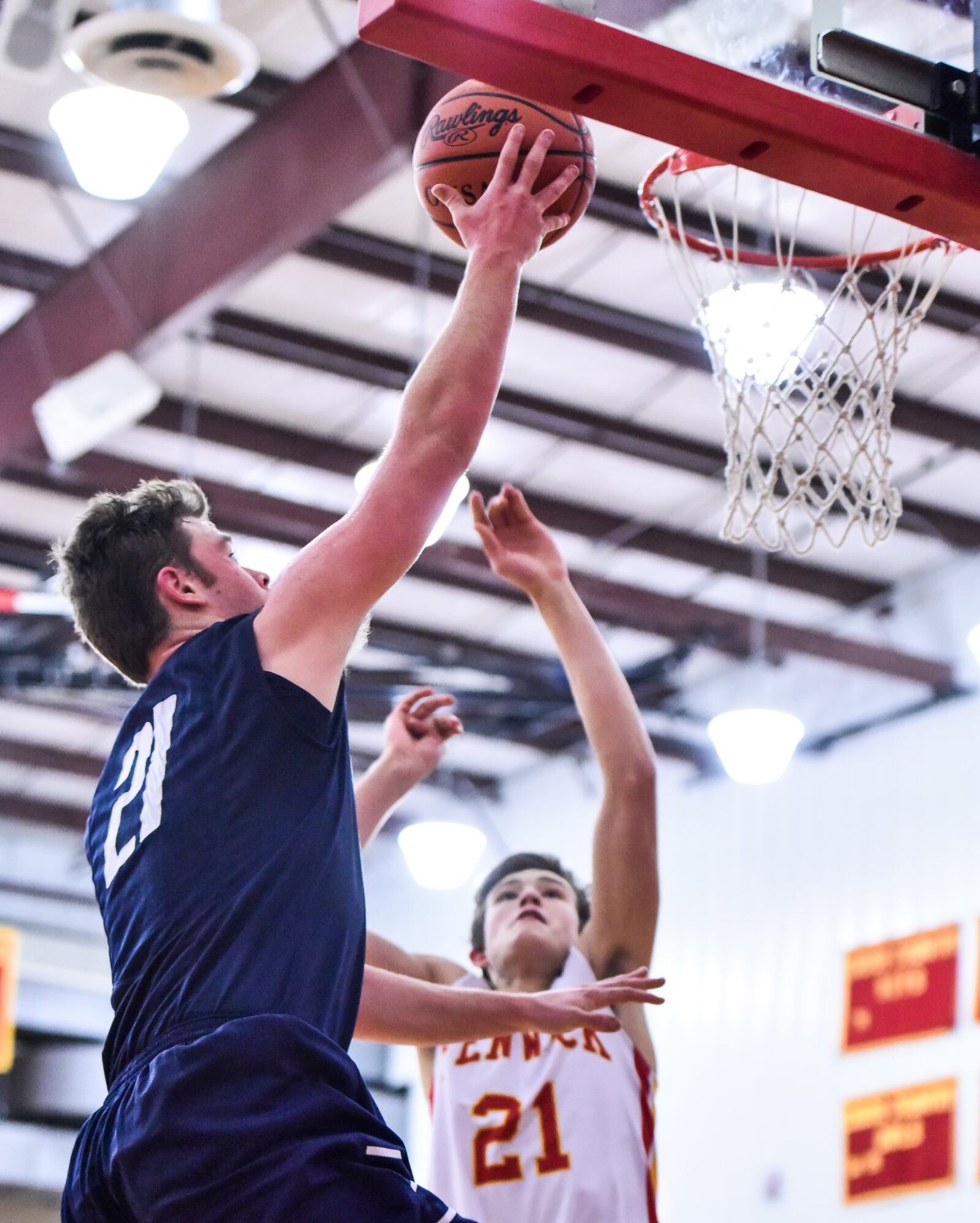 Edgewood’s Austin Scott goes up for a layup while being defended by Fenwick’s Jonathan Hoerlein on Tuesday in Middletown. NICK GRAHAM/STAFF