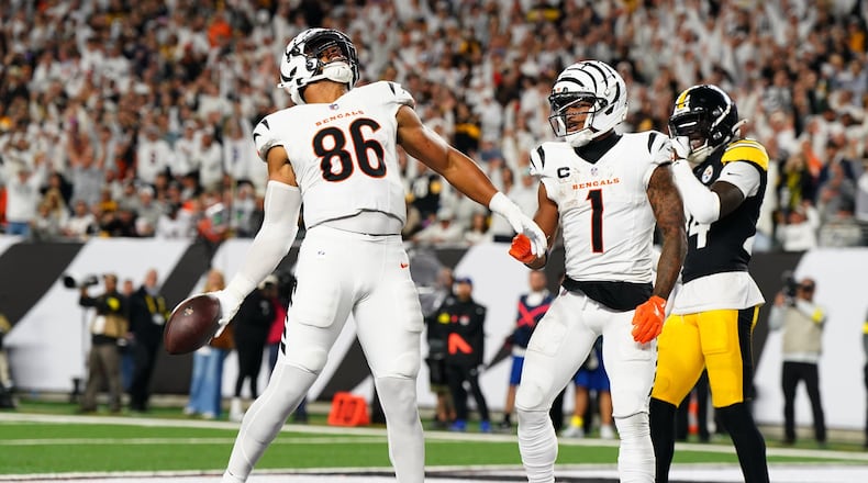 Cincinnati Bengals tight end Noah Fant (86) celebrates his touchdown with Ja'Marr Chase during the second half of an NFL football game against the Pittsburgh Steelers in Cincinnati Thursday, Oct. 16, 2025. (AP Photo/Jeff Dean)