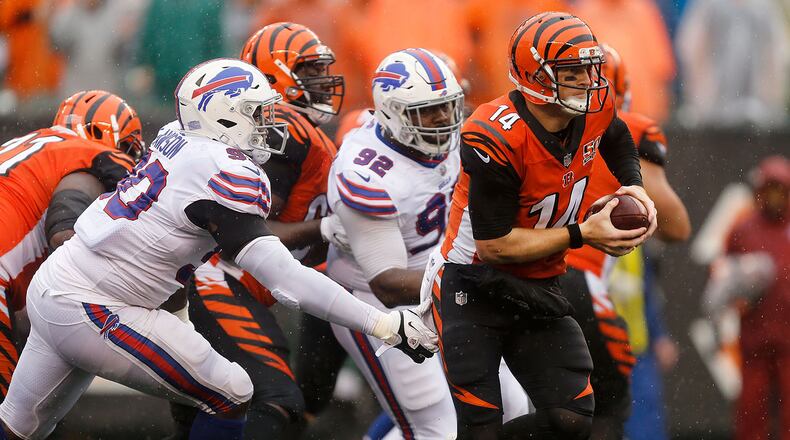 CINCINNATI, OH - OCTOBER 8: Shaq Lawson #90 of the Buffalo Bills attempts to tackle Andy Dalton #14 of the Cincinnati Bengals during the fourth quarter at Paul Brown Stadium on October 8, 2017 in Cincinnati, Ohio. Cincinnati defeated Buffalo 20-16. (Photo by Michael Reaves/Getty Images)