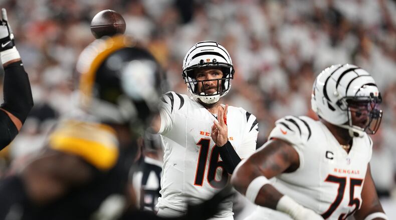 Cincinnati Bengals quarterback Joe Flacco (16) throws a pass during the second half of an NFL football game against the Pittsburgh Steelers in Cincinnati Thursday, Oct. 16, 2025. (AP Photo/Jeff Dean)