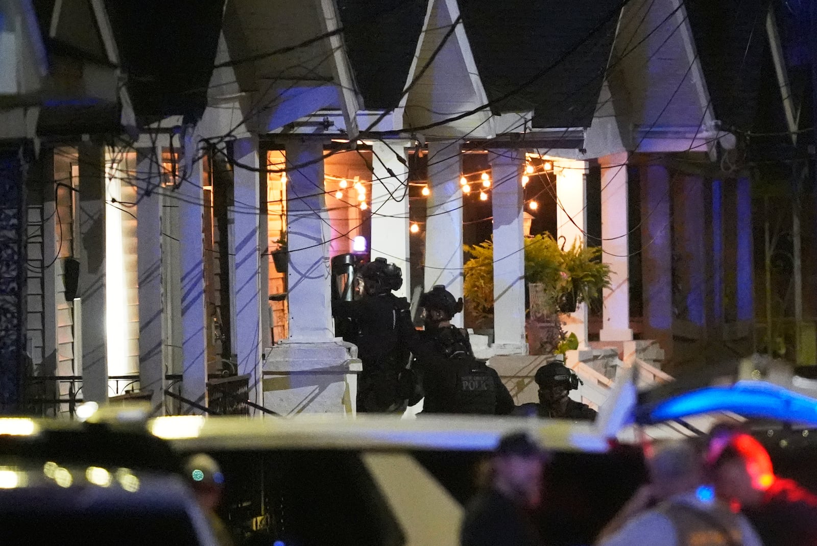 Louisiana state police enter a house on North Galvez street as they pursue a fugitive that escaped from a New Orleans jail, Tuesday, May 20, 2025, in New Orleans. (AP Photo/Gerald Herbert)