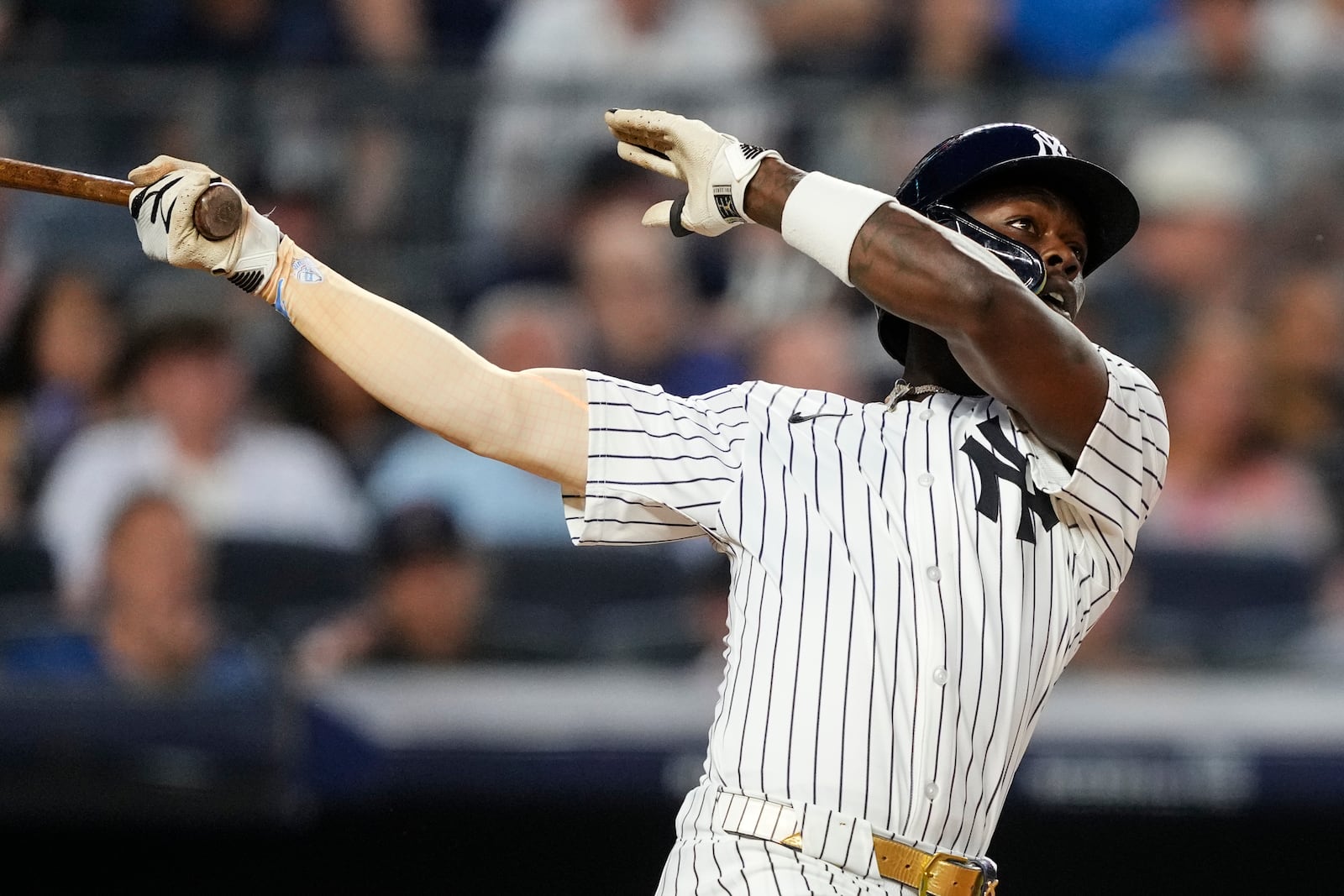 New York Yankees' Jazz Chisholm Jr. (13) hits home run during the fifth inning of a baseball game against the Seattle Mariners, Wednesday, July 9, 2025, in New York. (AP Photo/Yuki Iwamura)
