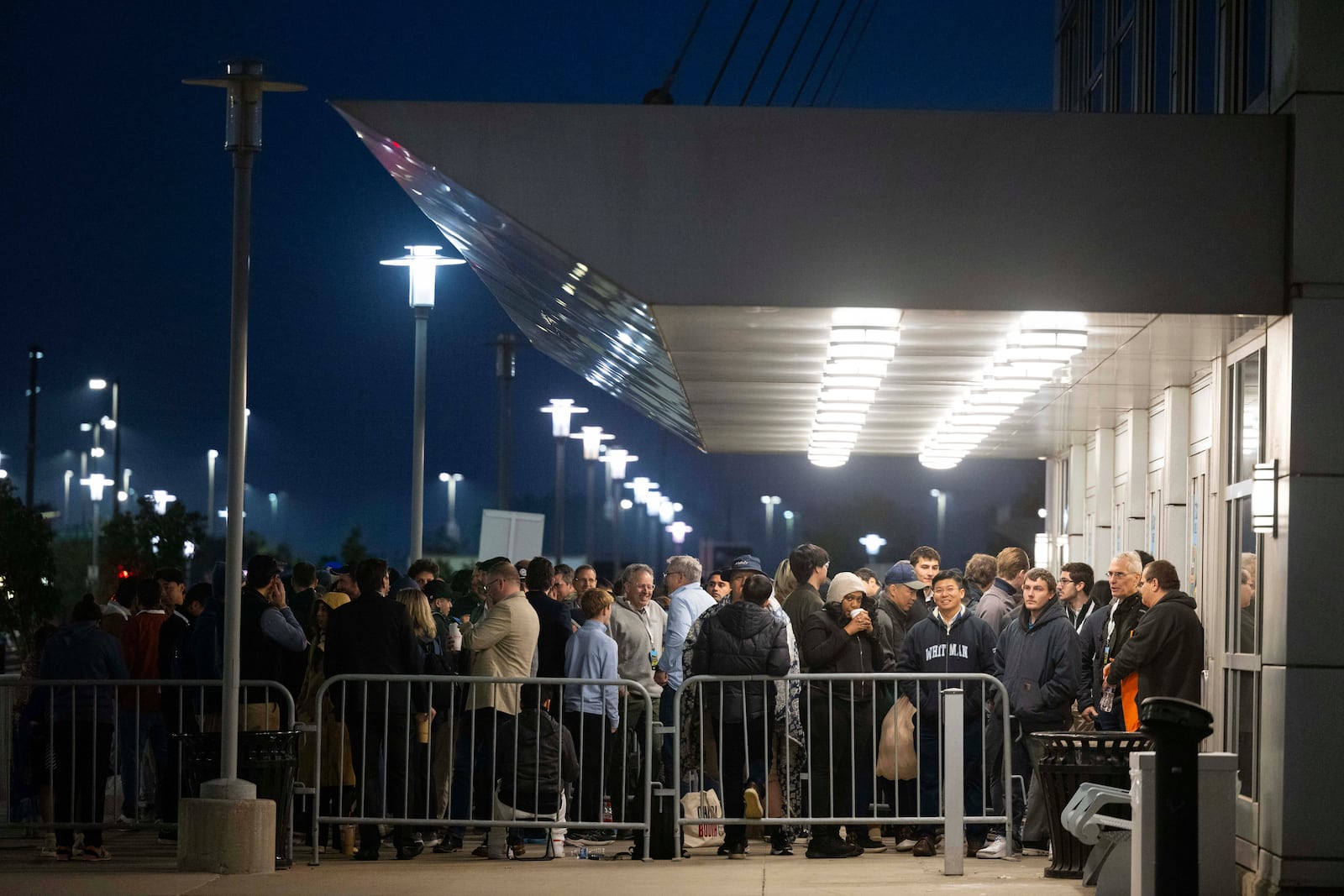 Shareholders wait in line outside CHI Health Center Omaha for the Berkshire Hathaway annual meeting Saturday, May 3, 2025, in Omaha, Neb. (AP Photo/Rebecca S. Gratz)