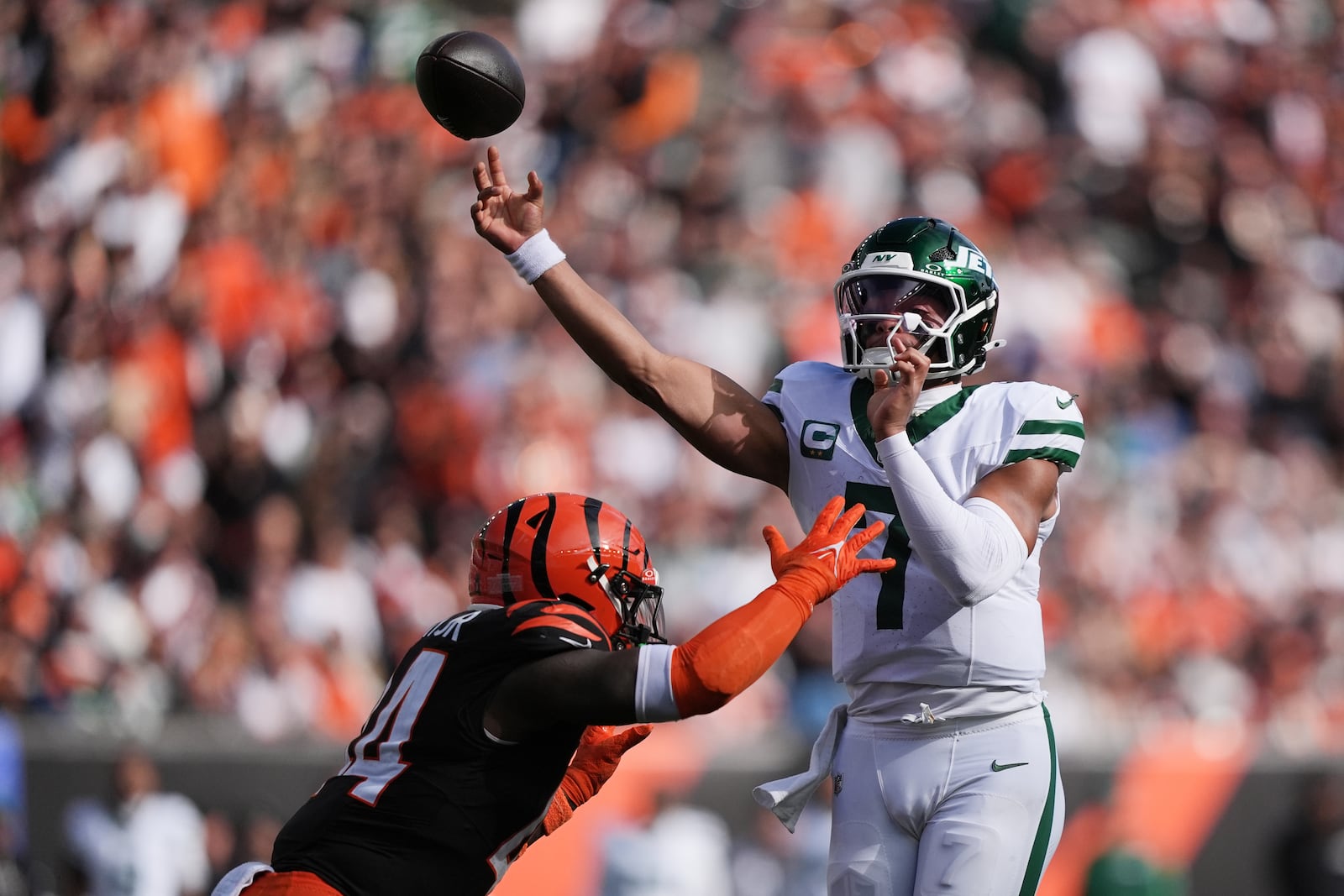 New York Jets quarterback Justin Fields (7) throws under pressure during the second half of an NFL football game against the Cincinnati Bengals, Sunday, Oct. 26, 2025, in Cincinnati. (AP Photo/Joshua A. Bickel)