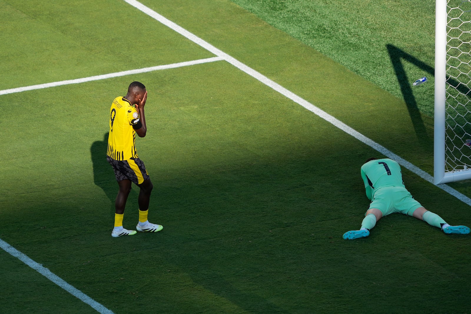 Borussia Dortmund's Serhou Guirassy, left reacts after missing a chance to score in front of Real Madrid's goalkeeper Thibaut Courtois during the Club World Cup quarterfinal soccer match between Real Madrid and Borussia Dortmund in East Rutherford, N.J., Saturday, July 5, 2025. (AP Photo/Pamela Smith)