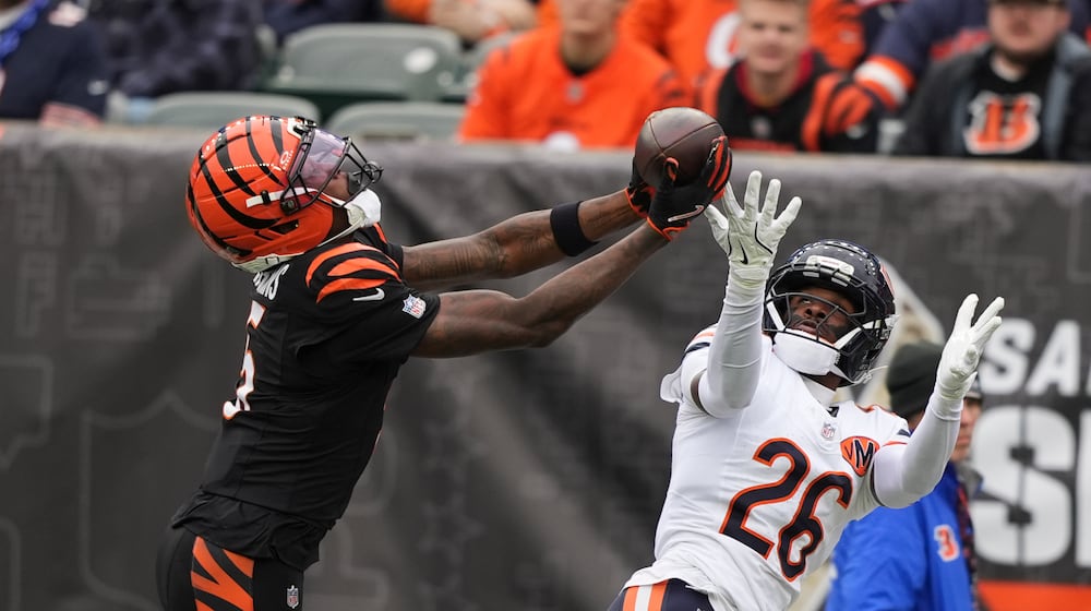Cincinnati Bengals wide receiver Tee Higgins (5), left, makes a catch in front of Chicago Bears cornerback Nahshon Wright (26) before going on to score a touchdown during the first half of an NFL football game, Sunday, Nov. 2, 2025, in Cincinnati. (AP Photo/Joshua A. Bickel)