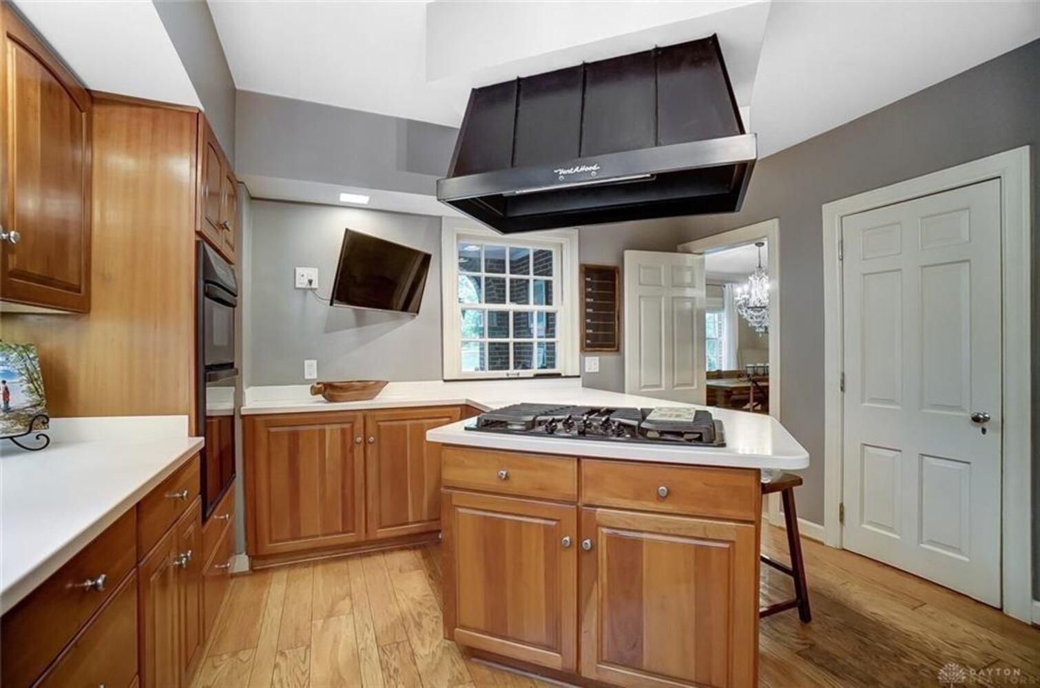 PHOTOS: Georgian Colonial in Oakwood listed for $769K