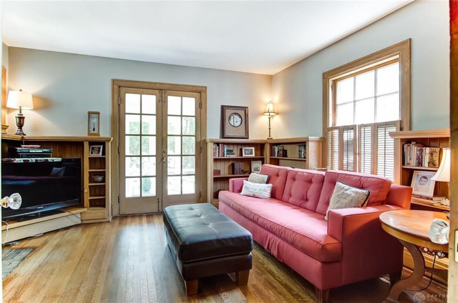 PHOTOS: Luxury Oakwood colonial home on market