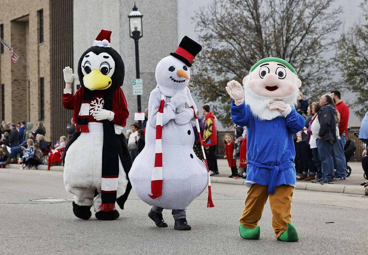 112622 Santa parade Middletown