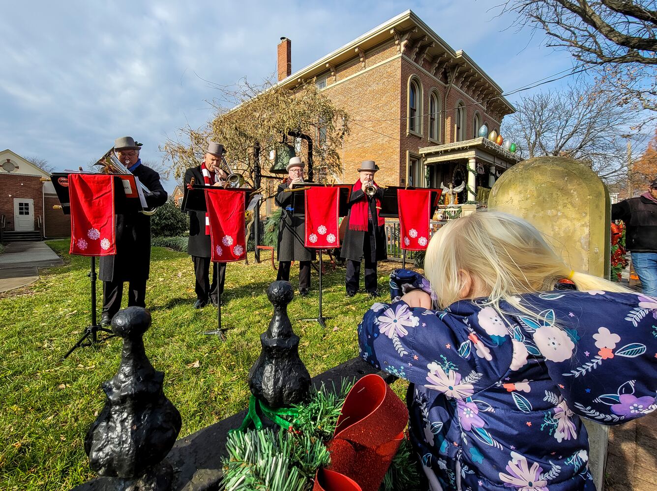 120521 German Village Christmas Walk