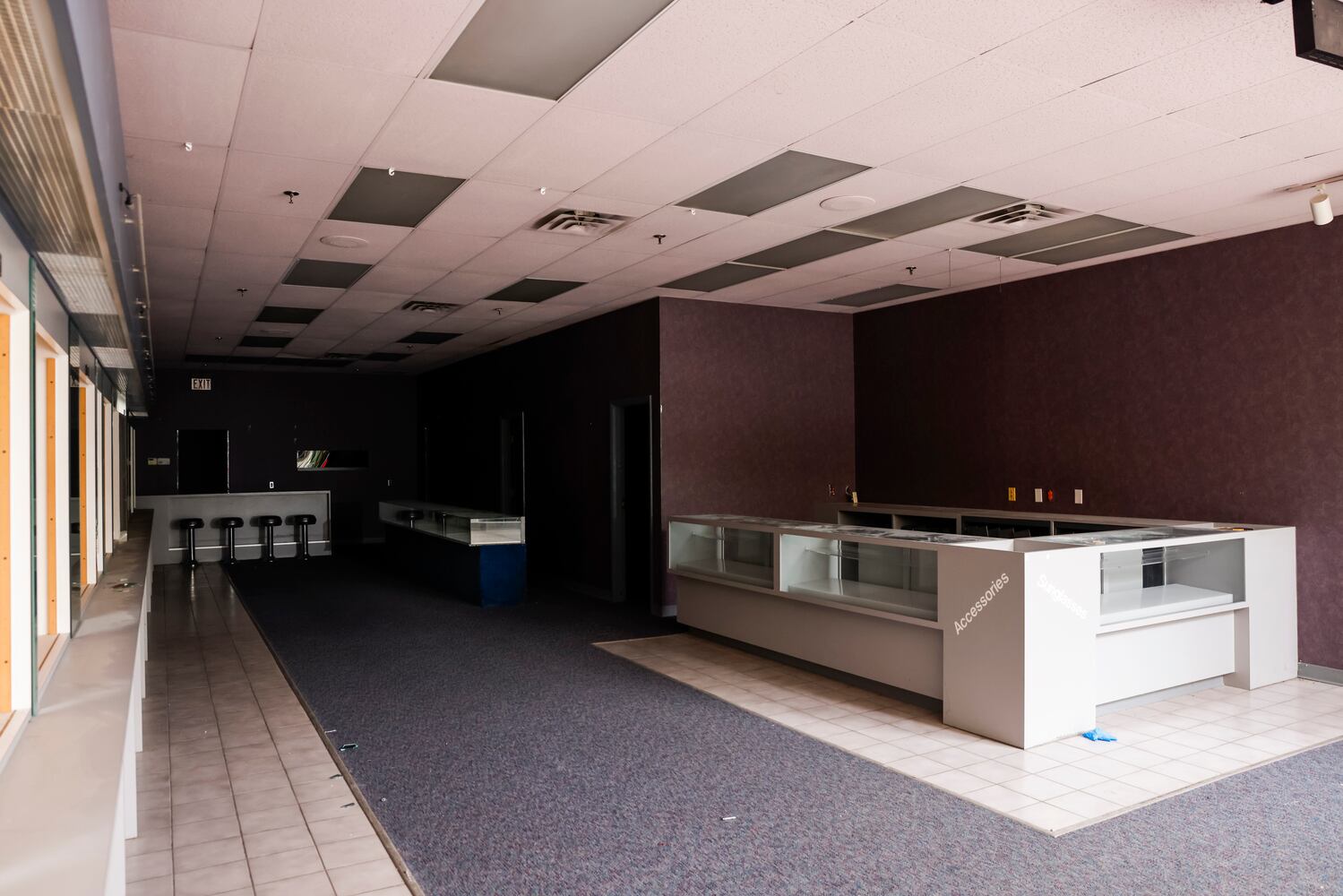 041125 Towne Mall Auction