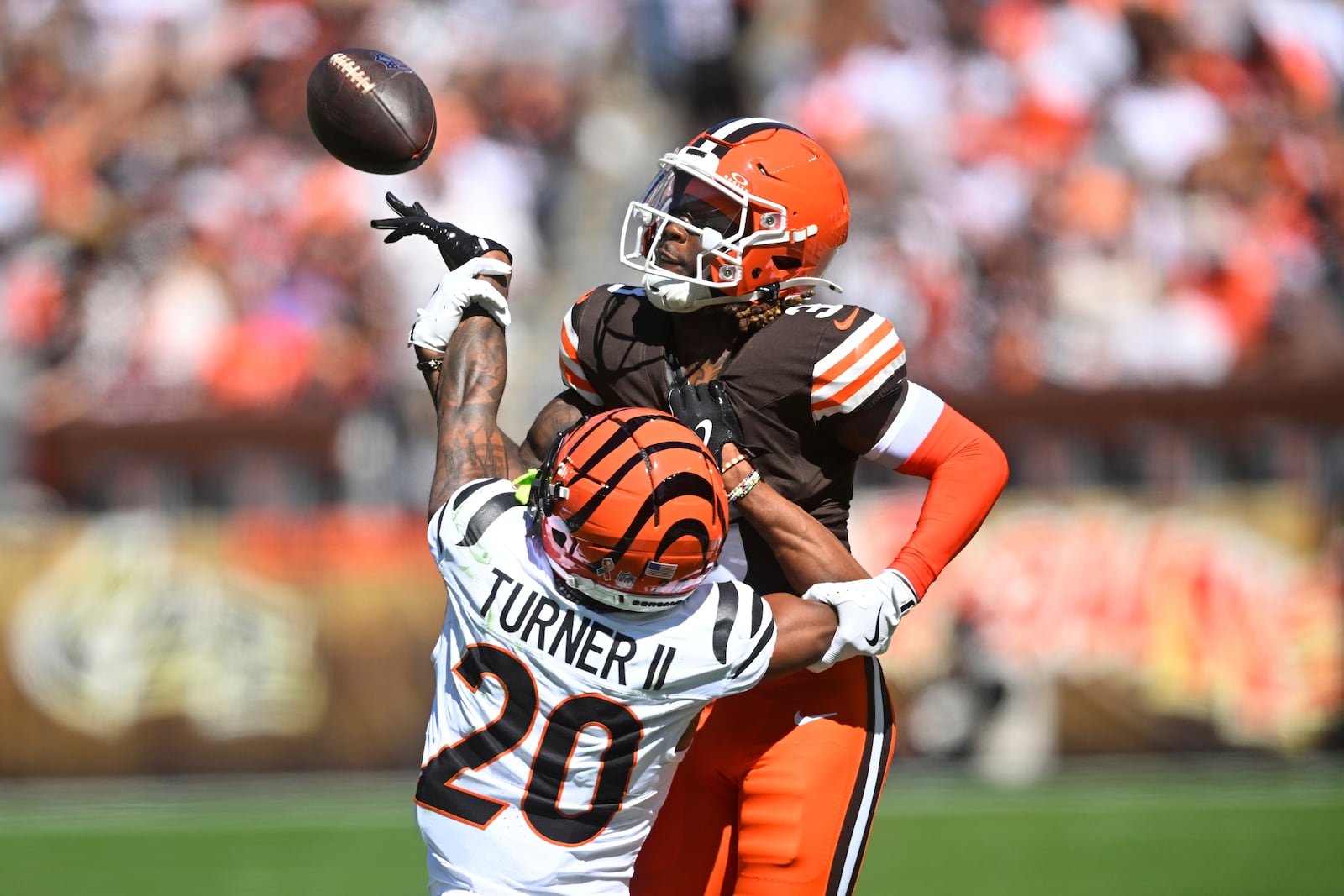 Cincinnati Bengals cornerback DJ Turner II (20) breaks up a pass intended for Cleveland Browns wide receiver Jerry Jeudy (3) during the second half of an NFL football game Sunday, Sept. 7, 2025, in Cleveland. (AP Photo/David Richard )