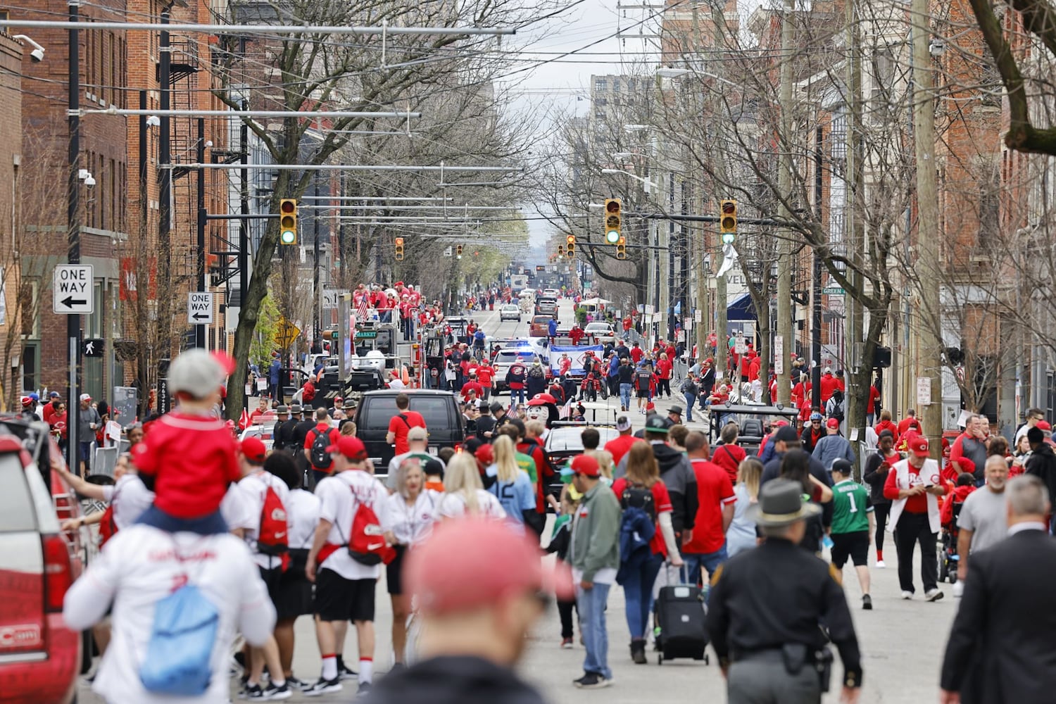 041222 reds parade
