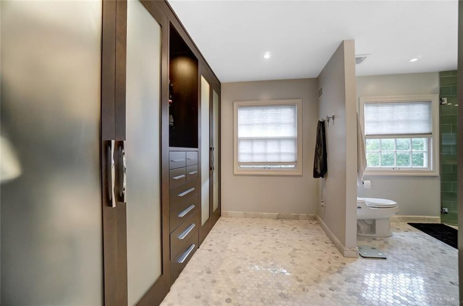 PHOTOS: Georgian Colonial in Oakwood listed for $769K