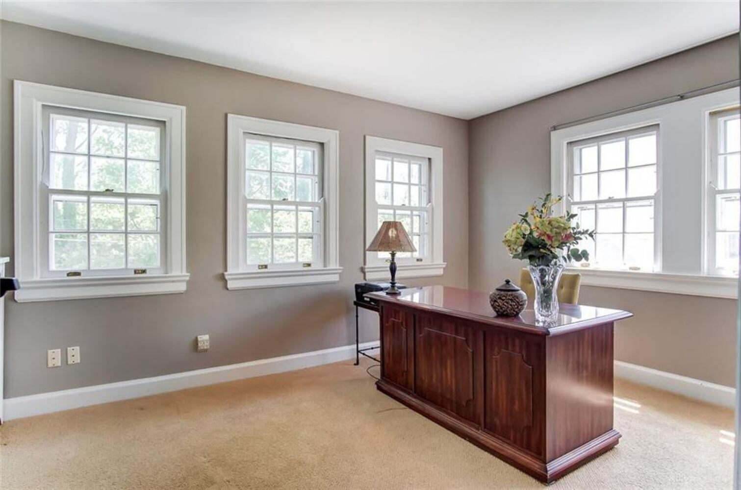 PHOTOS: Luxury Oakwood colonial home on market