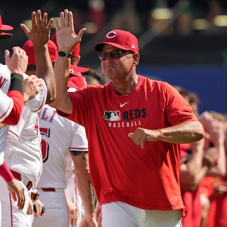 Cincinnati Reds manager Terry Francona greets the team during introduction before an opening-day baseball game between the Cincinnati Reds and the Boston Red Sox in Cincinnati, Thursday, March 26, 2026. (AP Photo/Carolyn Kaster)