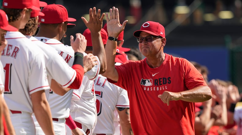 Cincinnati Reds manager Terry Francona greets the team during introduction before an opening-day baseball game between the Cincinnati Reds and the Boston Red Sox in Cincinnati, Thursday, March 26, 2026. (AP Photo/Carolyn Kaster)