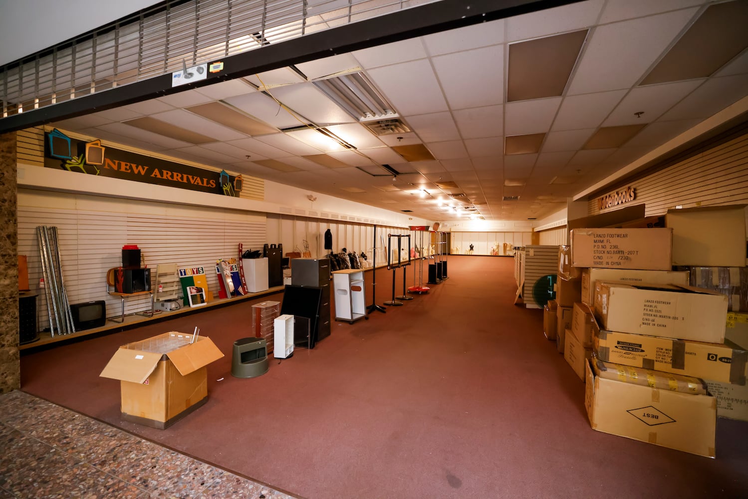 041125 Towne Mall Auction
