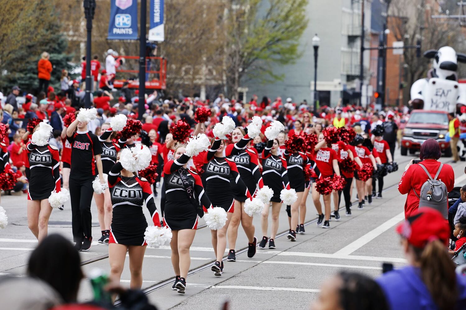 041222 Reds parade