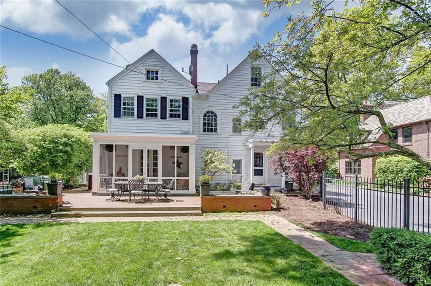 PHOTOS: Luxury Oakwood colonial home on market