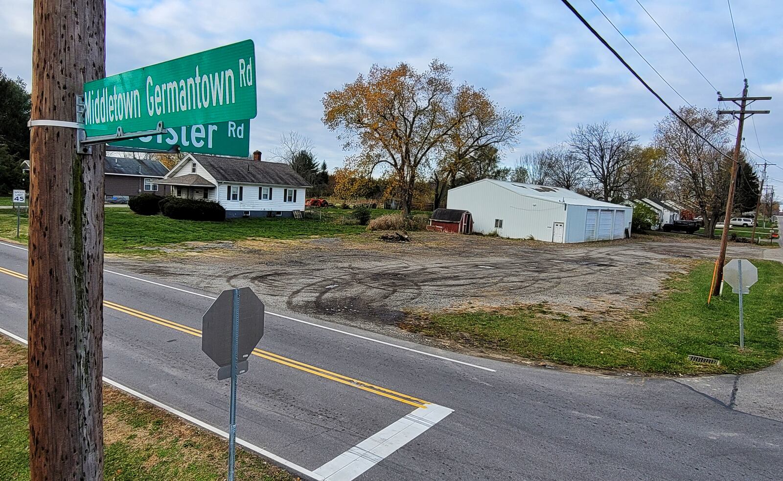 This land at the corner of Middletown Germantown Road and Keister Road in Madison Township could soon become a Dollar General store. NICK GRAHAM / STAFF
