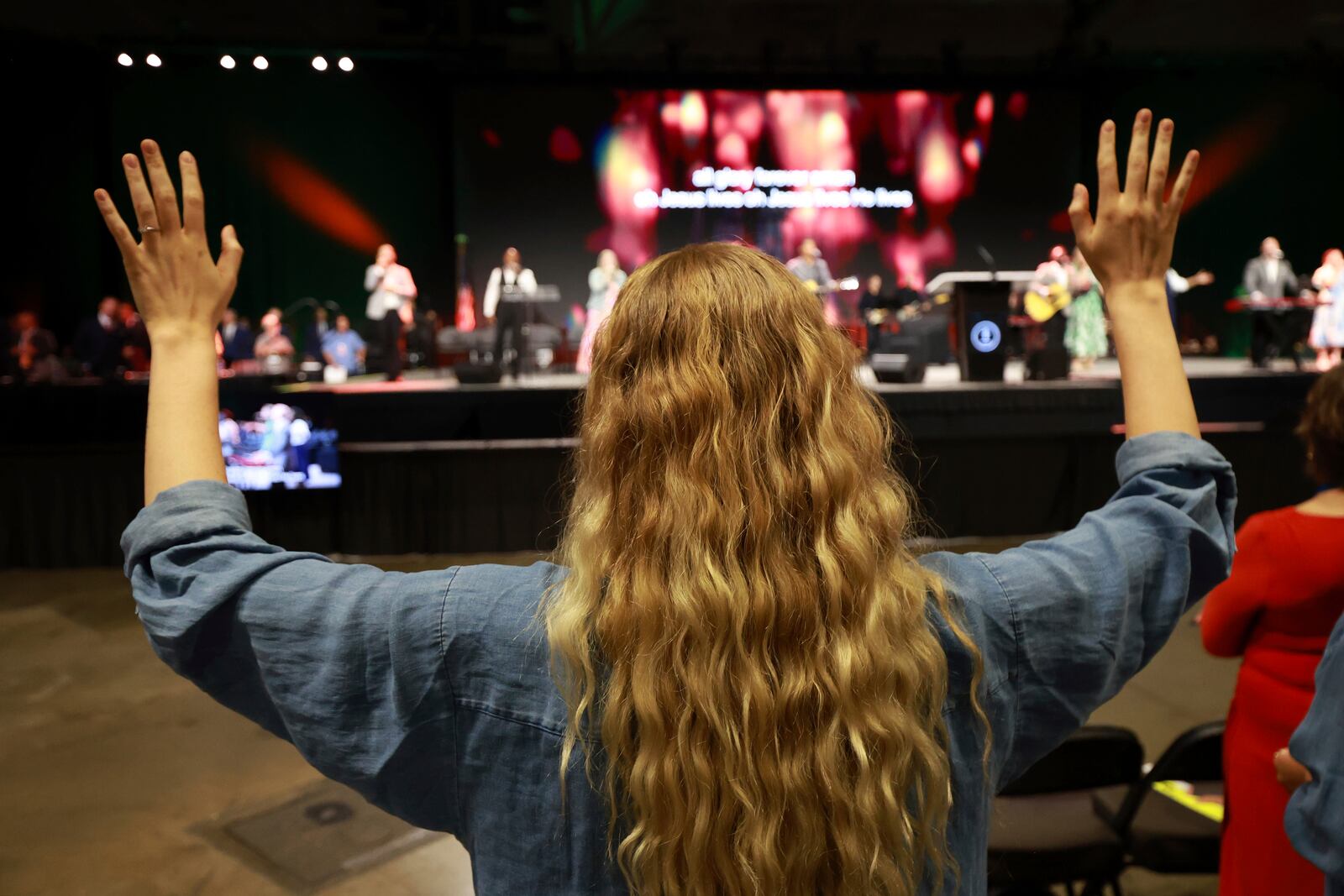 A messenger attending the Southern Baptist Convention participates in worship during the 2025 SBC Annual Meeting, Tuesday, June 10, 2025, in Dallas. (AP Photo/Richard W. Rodriguez)