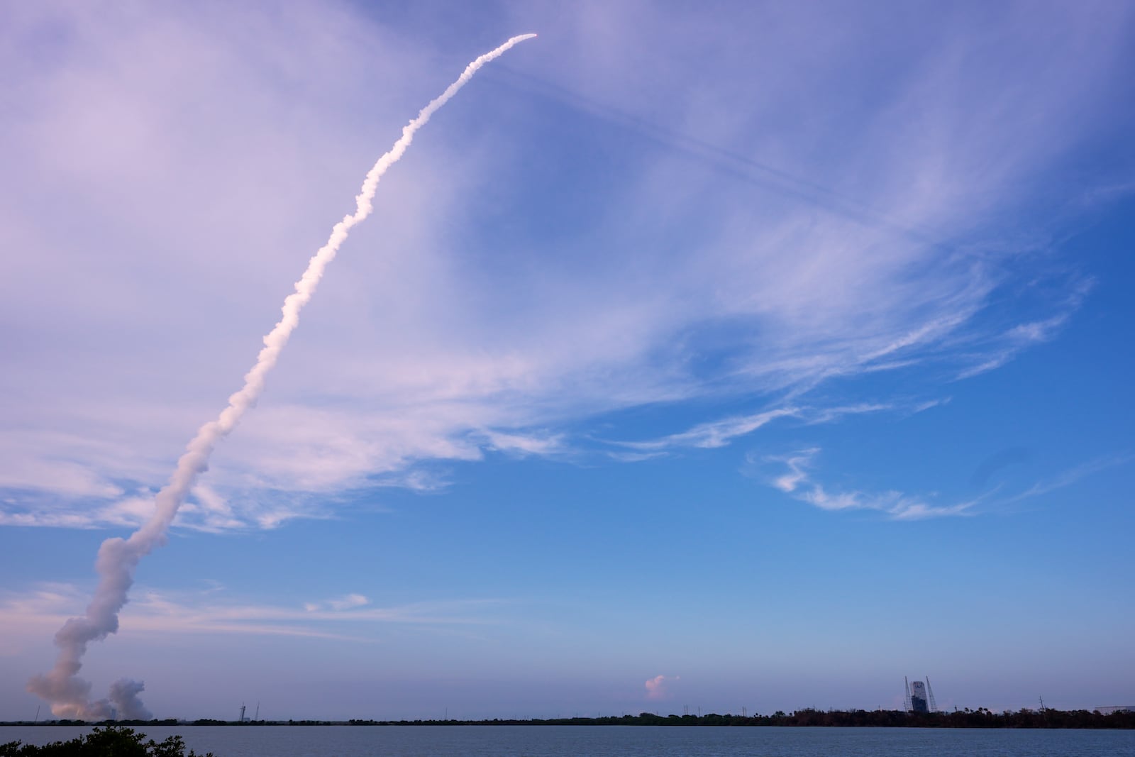 A United Launch Alliance Atlas V rocket with a payload of Amazon's Project Kuiper internet satellites lifts off from Launch Complex 41 at the Cape Canaveral Space Force Station, Monday, April 28, 2025, in Cape Canaveral, Fla. (AP Photo/John Raoux)