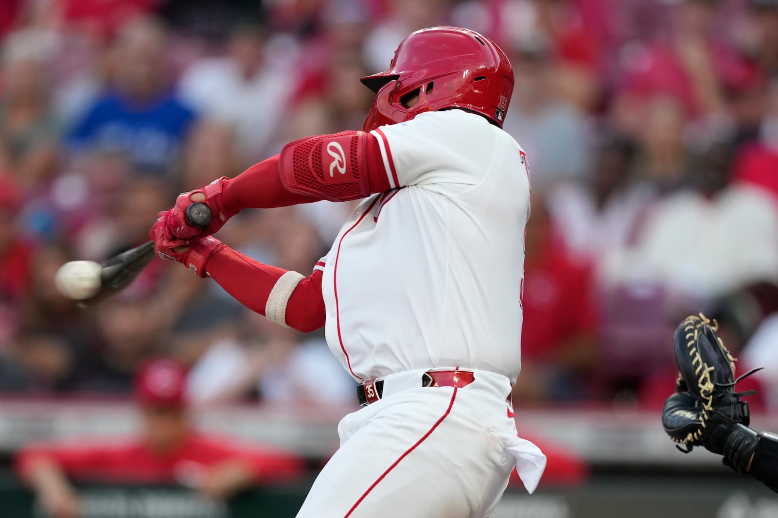 Cincinnati Reds' Jose Trevino hits a two-RBI single to score Gavin Lux and Spencer Steer during the second inning of a baseball against the Toronto Blue Jaysgame Wednesday, Sept. 3, 2025, in Cincinnati. (AP Photo/Carolyn Kaster)