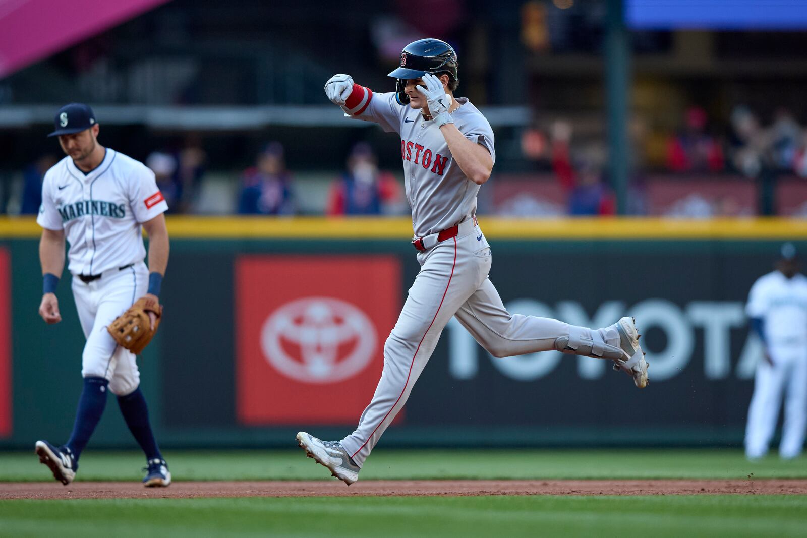 Boston Red Sox's Roman Anthony, center, rounds the bases on his solo home run off Seattle Mariners starting pitcher Logan Gilbert during the first inning of a baseball game Monday, June 16, 2025, in Seattle. (AP Photo/John Froschauer)